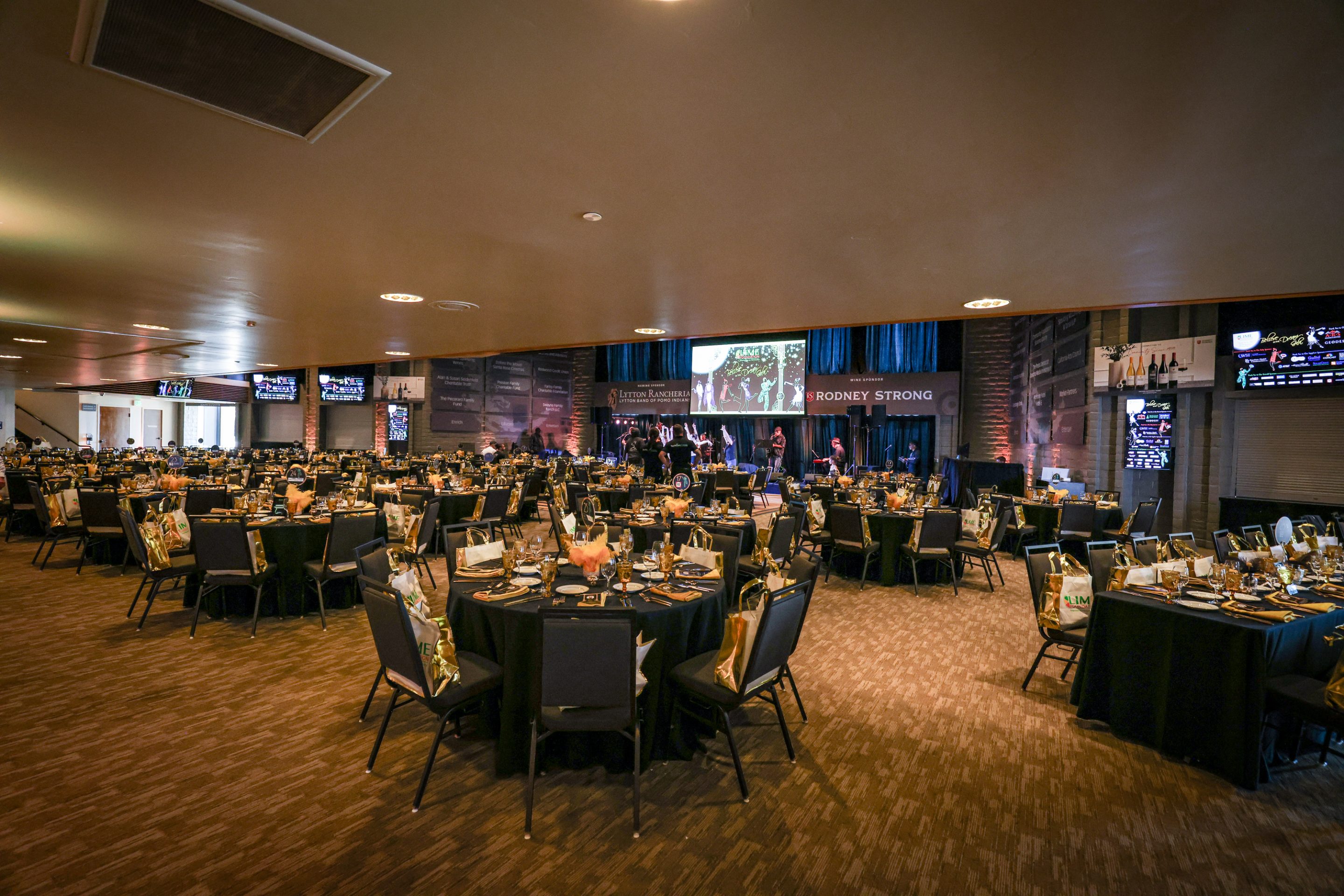 A large banquet room with tables and chairs available for Sonoma County Non-Profit Organizations.